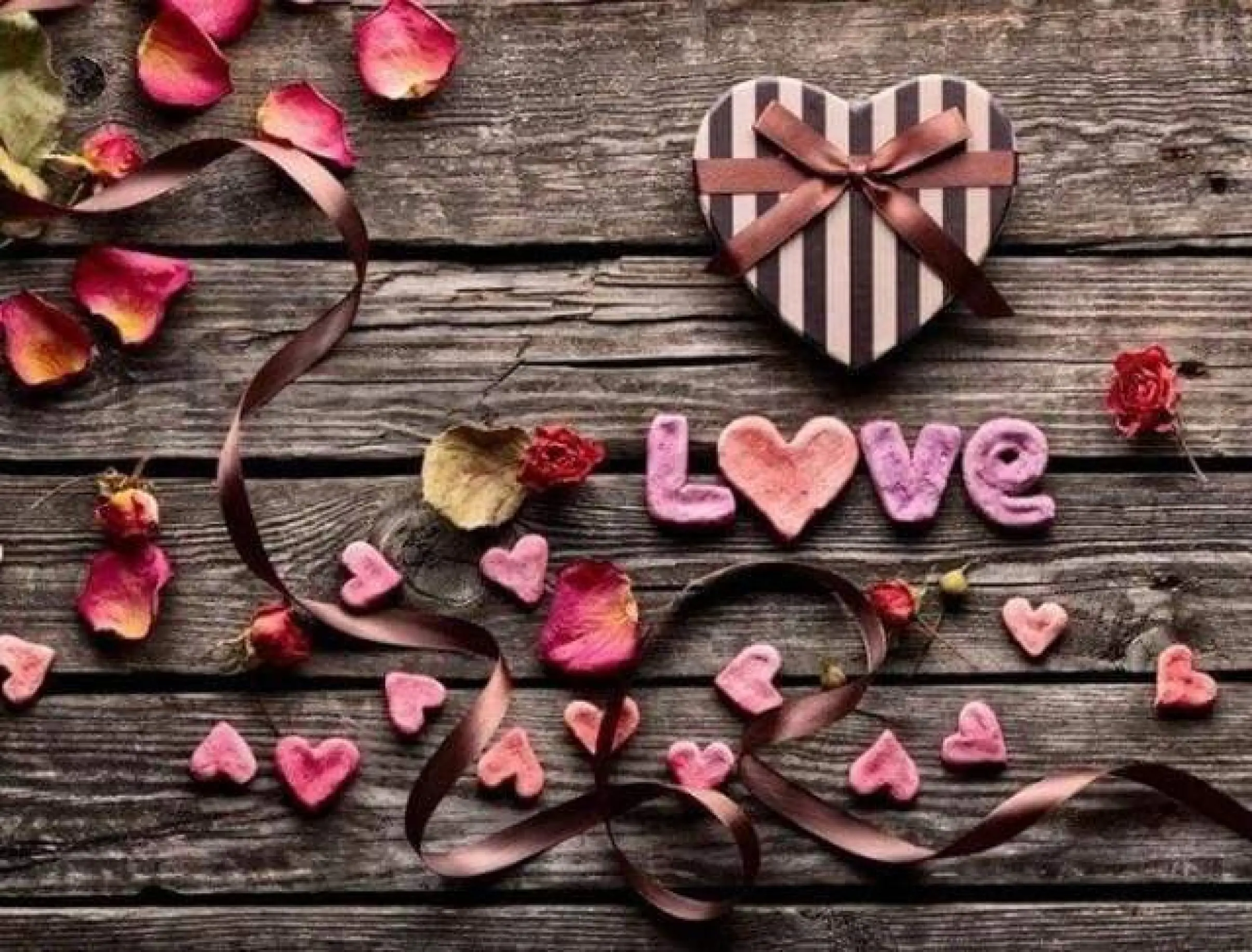 Houten love